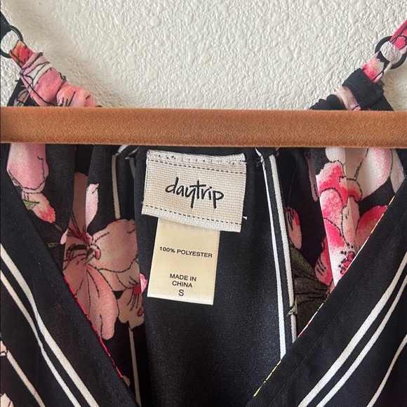 Buckle Daytrip Black Floral tank - Picture 4 of 5